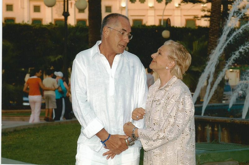 La actriz Lola herrera, junto a Alejandro Morales.